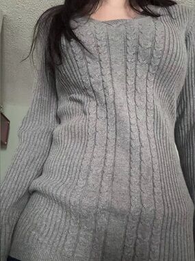 Dalia y2k grey v-neck cable knit sweater
